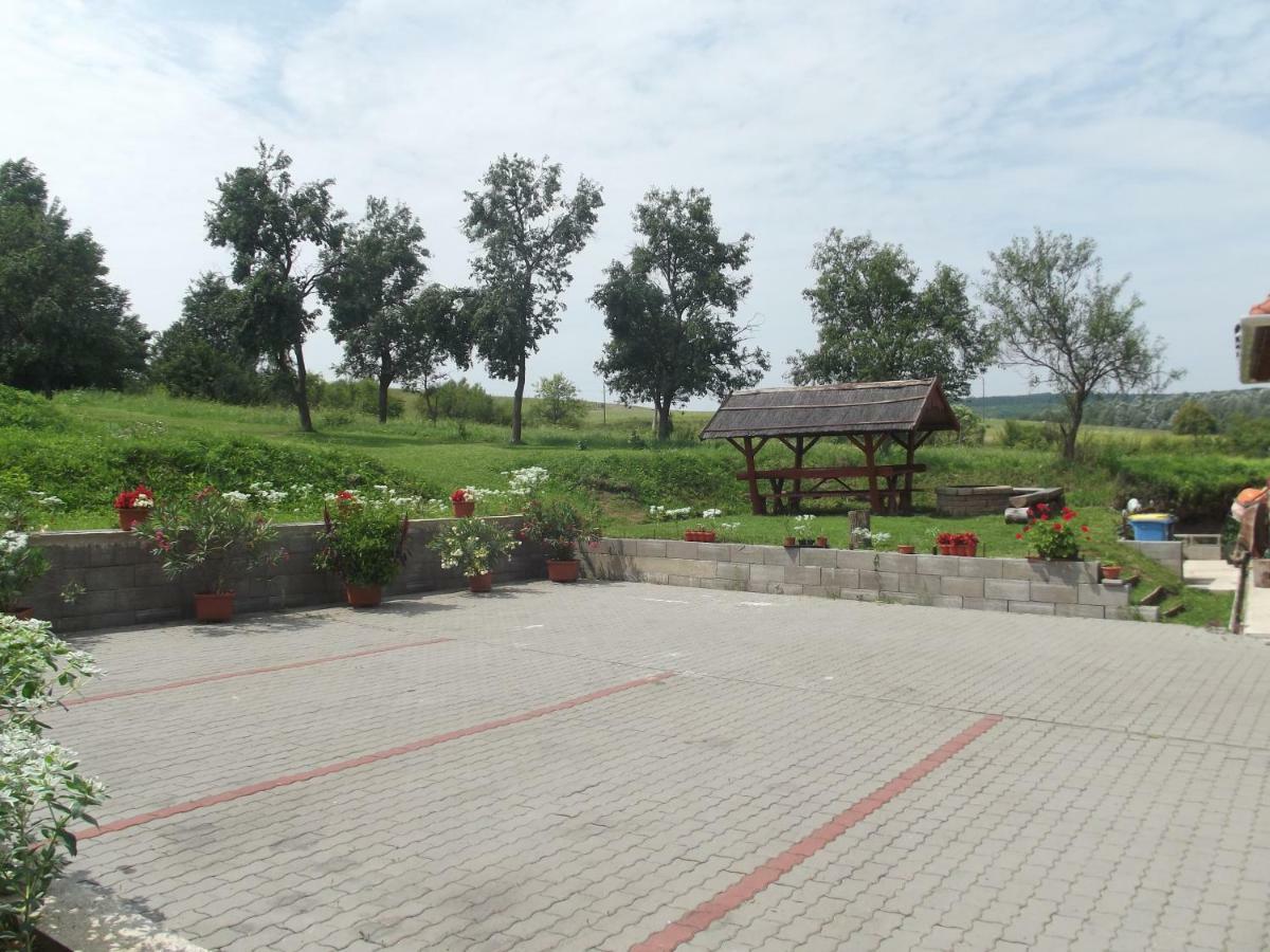 Öreg Somfa Vendégház Uppony Exterior foto
